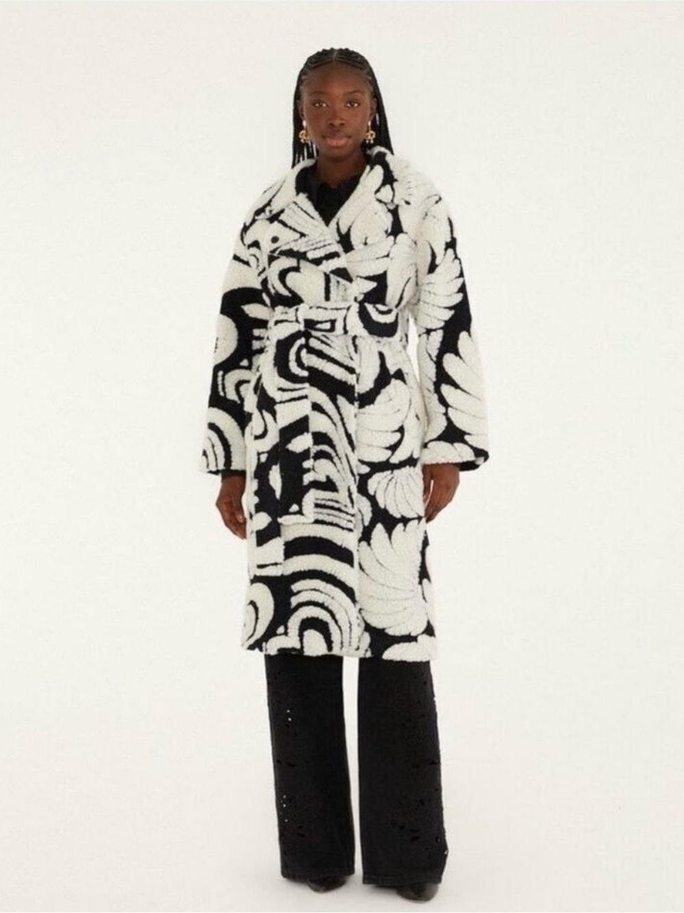 FARM Rio Black & White Abstract Sherpa Robe - Picture 4 of 7